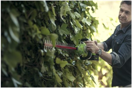 Greenworks G24HT57K2 24V akumuliatorinės, lengvos gyvatvorių genėjimo žirklės su 2Ah akumuliatoriumi ir universaliu krovikliu - Image 11